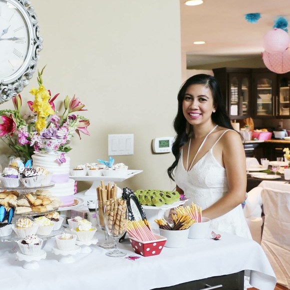 Meet your Posher, Monica - Picture 1 of 3